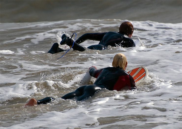 O ich wielkości niech świadczą choćby walczący z nimi w okolicach Birling Gap surferzy!