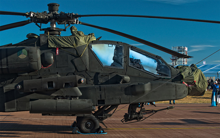 Statyka: AH-64 Apache