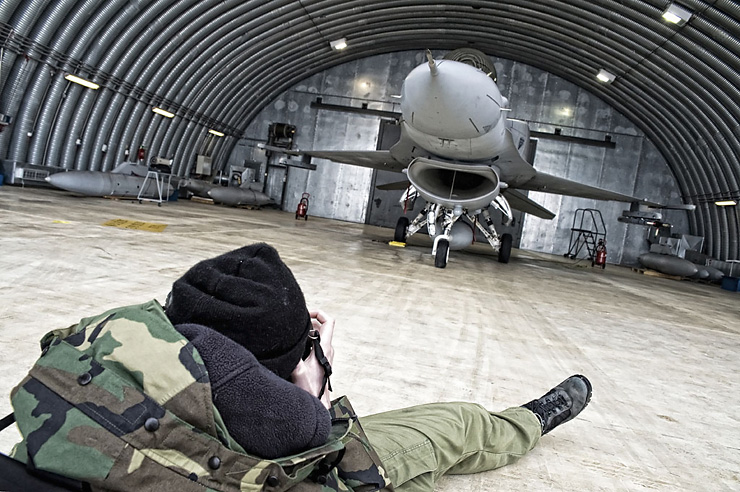 Qna podczas fotografowania polskiego F-16 w Łasku. Foto JIMIX