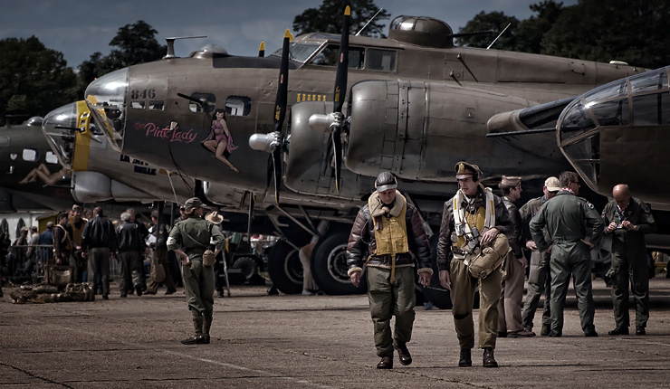 Flying Legends w Duxford – scenka z B-17 na lotnisku
