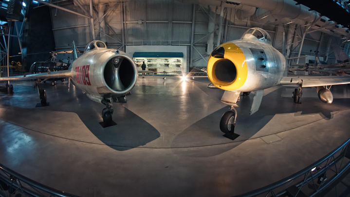 Przyjaciele znad Korei: Mikoyan-Gurevich MiG-15bis “Fagot B” oraz North American F-86A Sabre