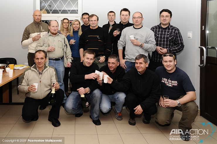 Group after the foundation meeting came to an end. Photo: Przemek JIMIX Maliszewski. From the left back row: hesja, sqpien, Joa, FMS, Dyziek, MarS, Qna, kichu, deoc, antrez From the left front row: Hlynur, Slavcio, wilk, kurczak, JIMIX.