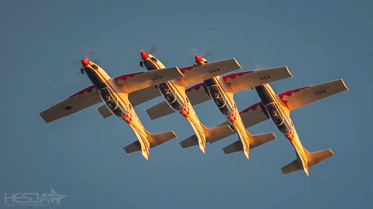 Zespół Wings of Storm fotografowany z fototrybuny tonie w świetle zachodzącego słońca 24.08.2013 godz. 19.14